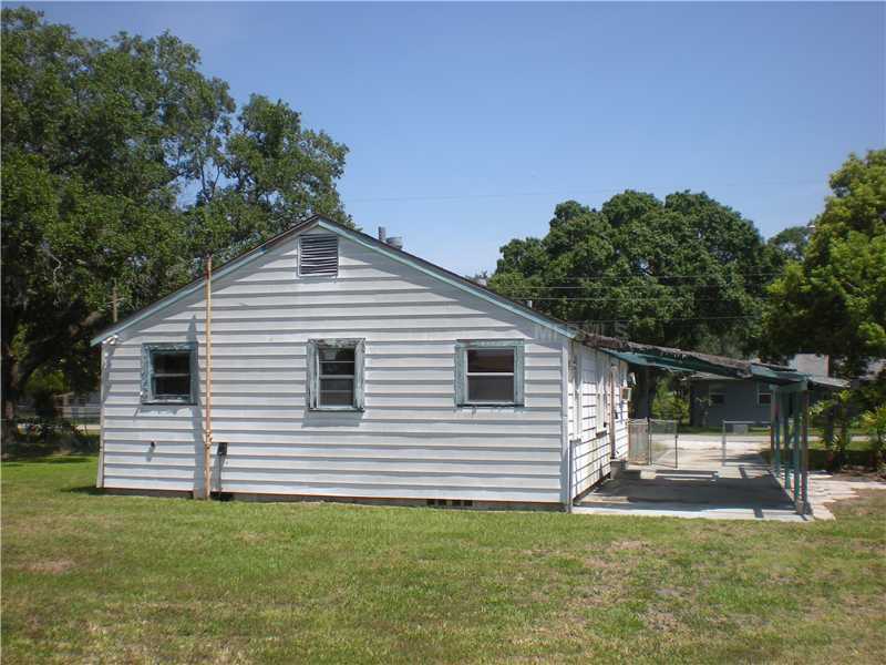 Property Photo: 2226 37th Avenue E FL 34208
