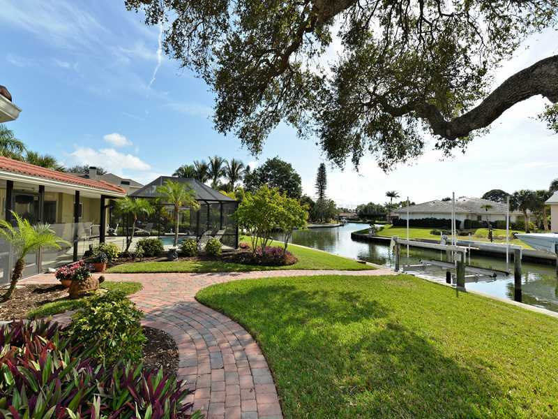 Property Photo:  826 Paradise Way  FL 34242 