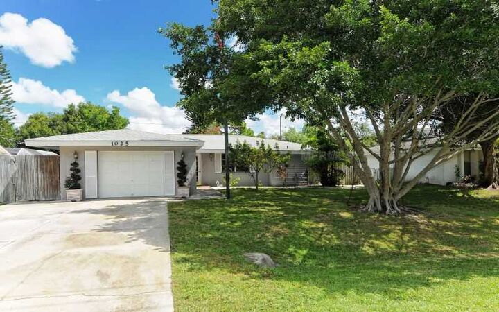 Property Photo:  1025 Gulf Coast Boulevard  FL 34285 
