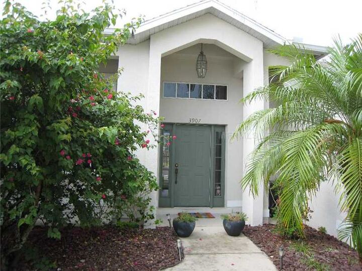 Property Photo:  3907 Ballinore Place  FL 34734 