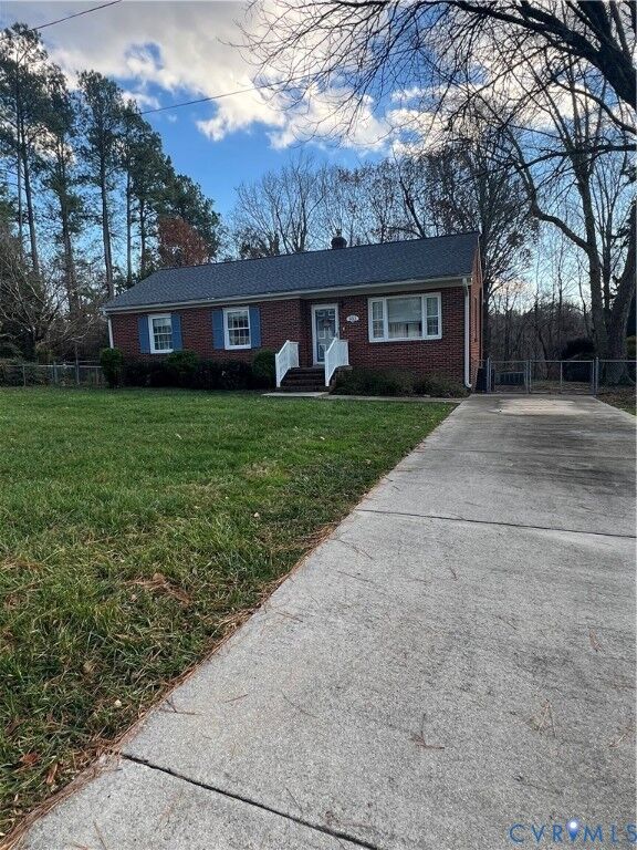Property Photo: 6013 Stanbrook Drive VA 23234