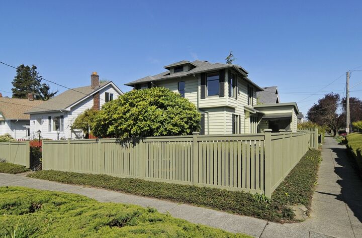 Property Photo: 102 NW 60th St WA 98107