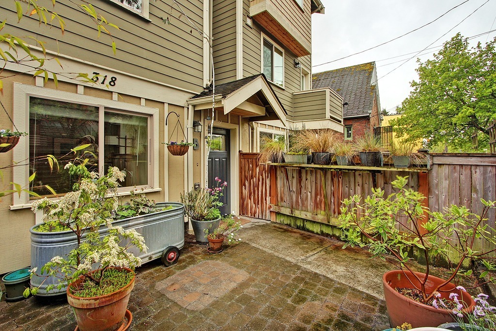 Property Photo:  318 25th Ave S B  WA 98144 