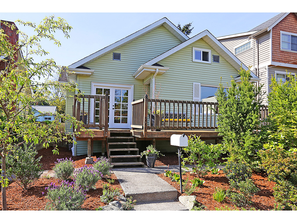 Property Photo:  5011 SW Dawson St  WA 98136 