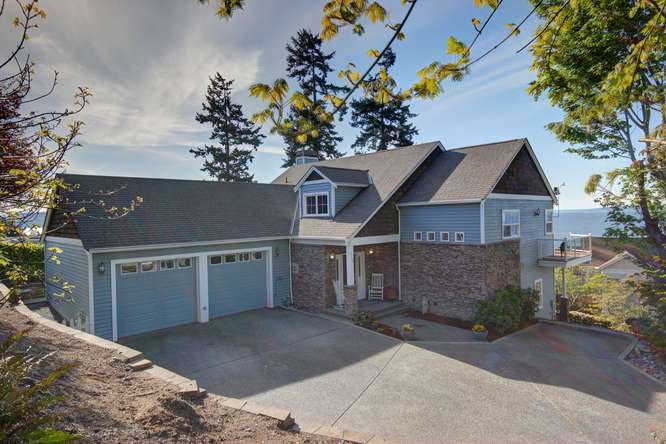 Property Photo:  1138 2nd St  WA 98275 