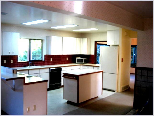 Property Photo: 9021 220th St SW WA 98026