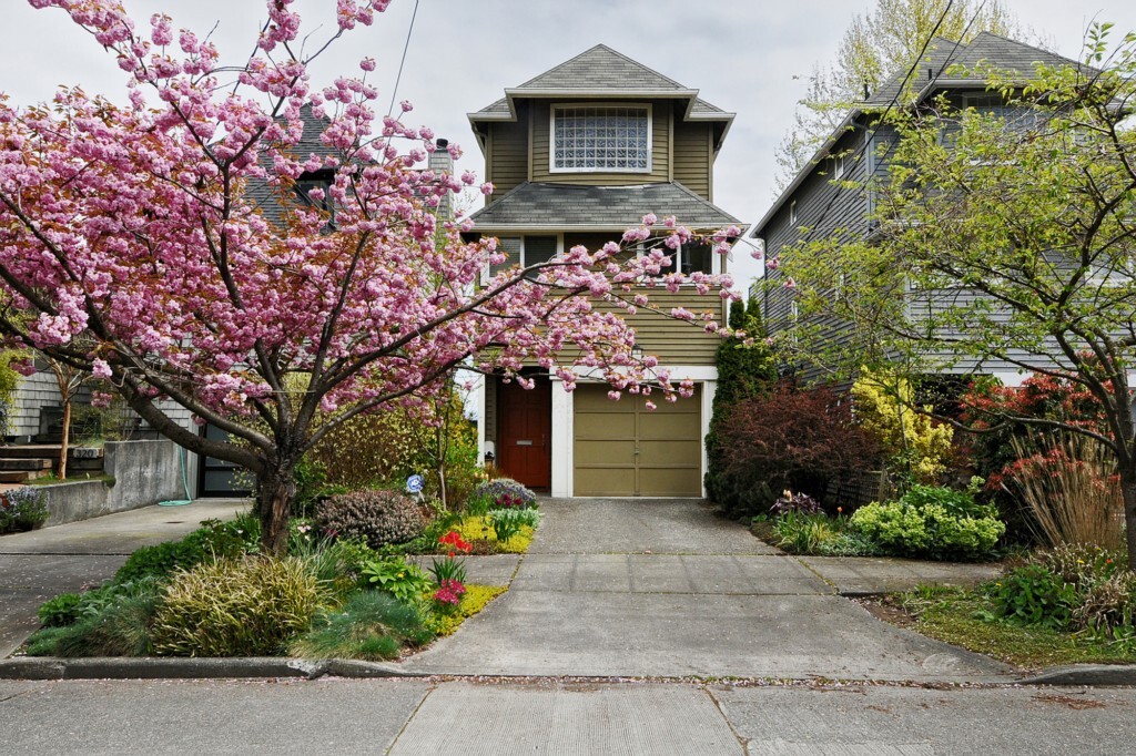 Property Photo: 318 25th Ave E WA 98112