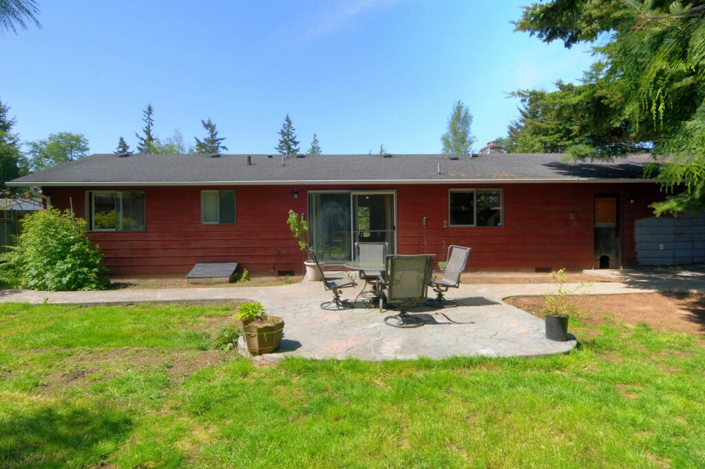 Property Photo:  206 Pecks Dr  WA 98203 