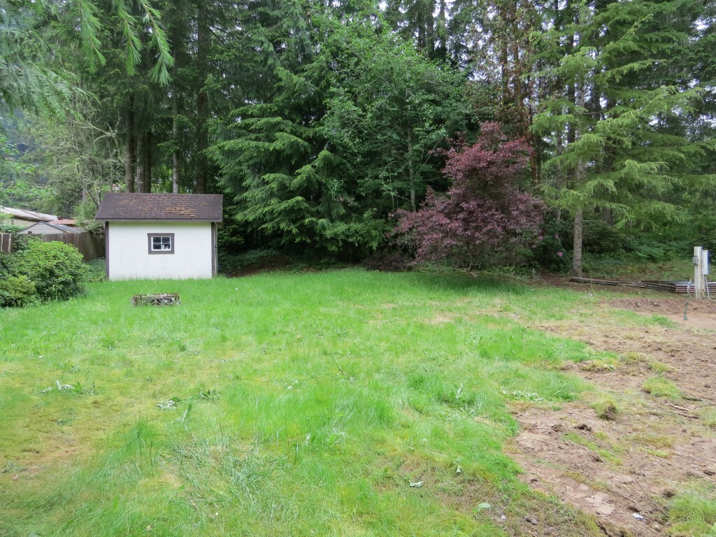 Property Photo: 1221 E Lakeshore Dr W WA 98584