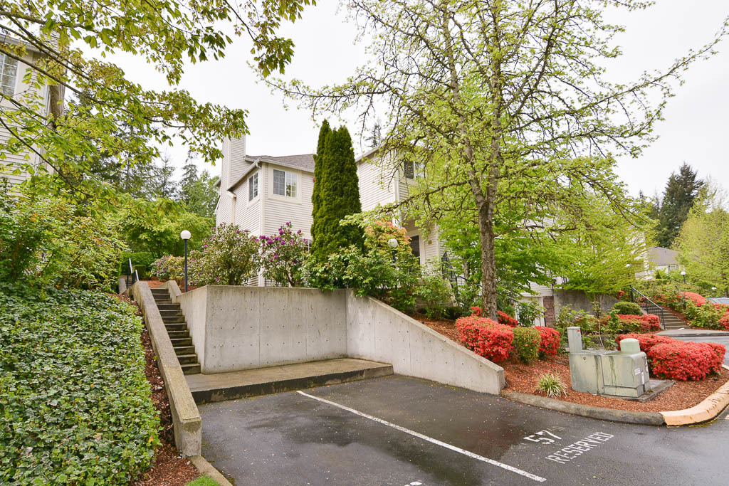 Property Photo:  10909 Avondale Rd NE R169  WA 98052 