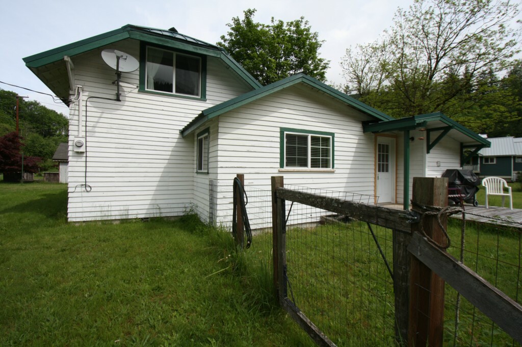 Property Photo:  71636 NE Old Cascade Hwy  WA 98288 