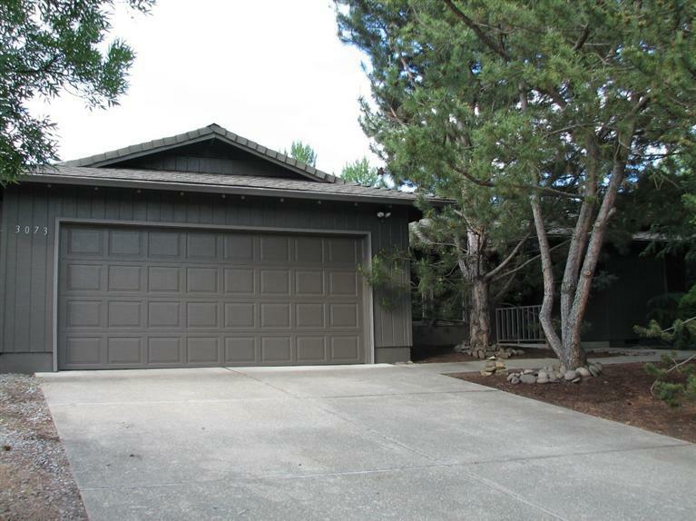 Property Photo: 3073 Crystal Mountain Avenue OR 97504