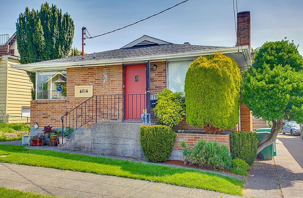 Property Photo: 4012 Woodland Park Ave N WA 98103