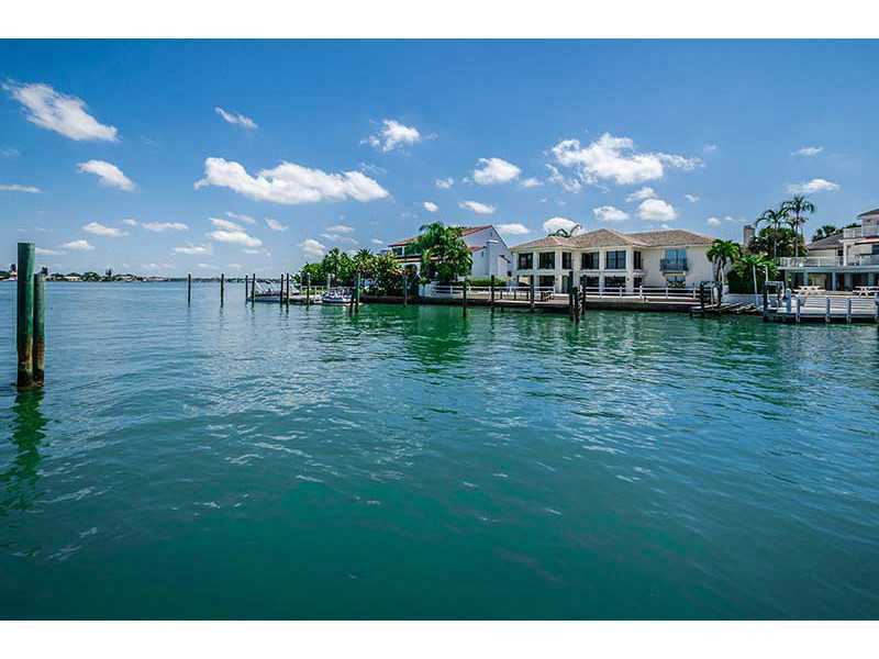 Property Photo: 5950 Balao Way N FL 33706