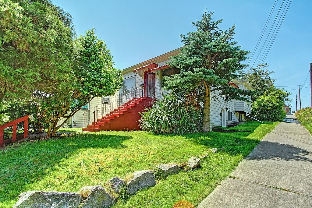 Property Photo:  1501 26th Ave S  WA 98144 