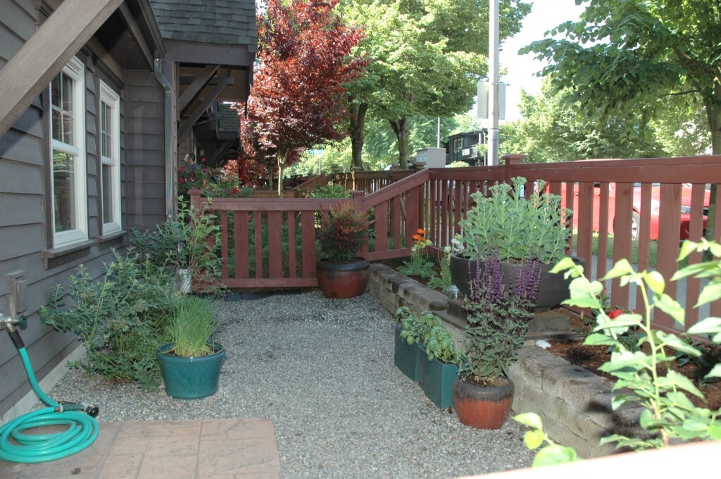 Property Photo: 9610B Roosevelt Wy NE WA 98115