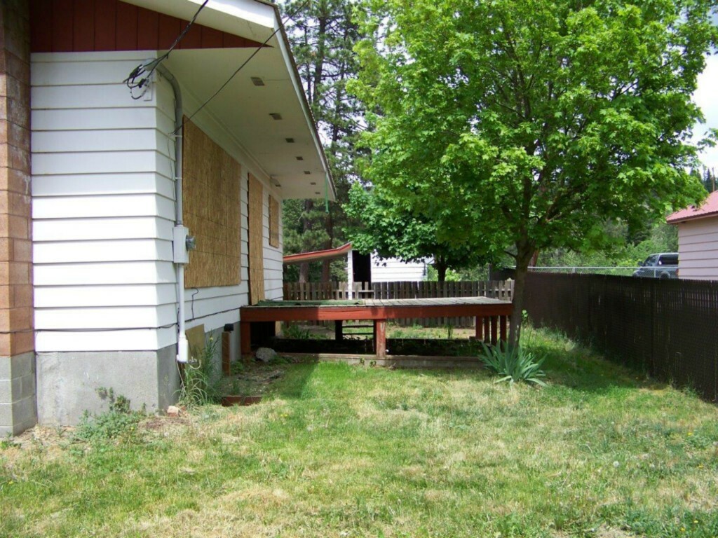Property Photo: 518 W 2nd St WA 98922