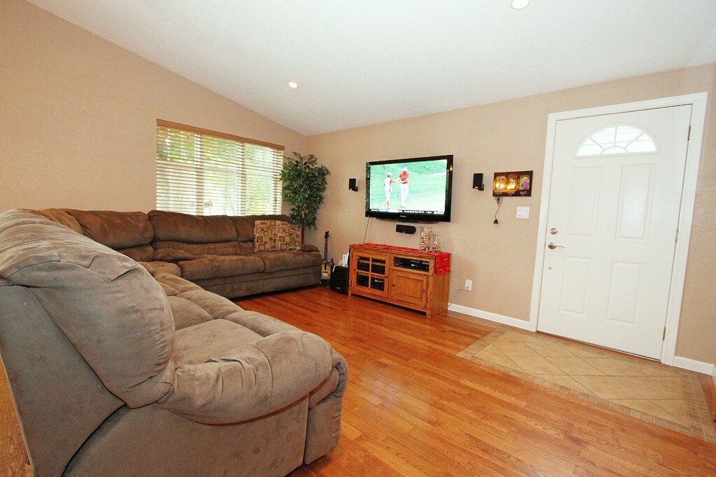 Property Photo: 25920 184th Place SE WA 98042