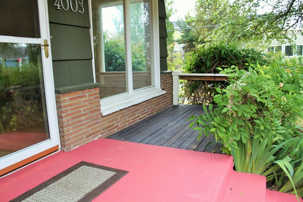 Property Photo:  4003 20th Ave SW  WA 98106 