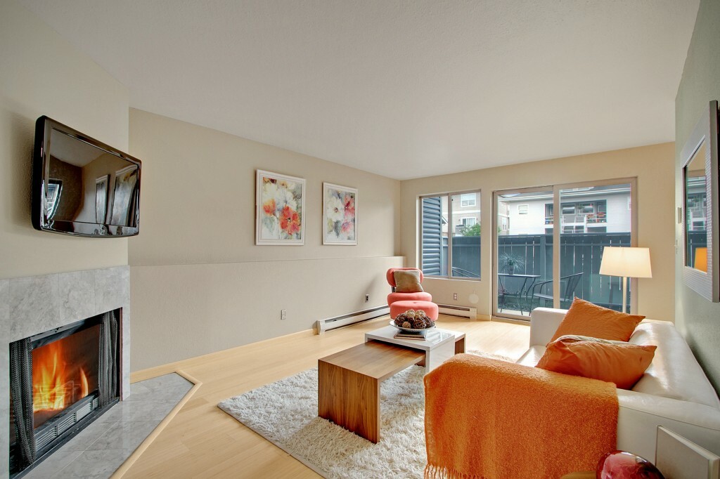 Property Photo:  810 Taylor Ave N 121  WA 98109 