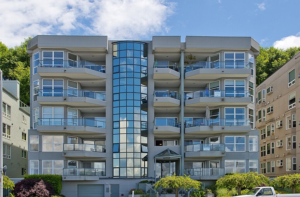 Property Photo:  1534 Alki Ave SW 202  WA 98116 