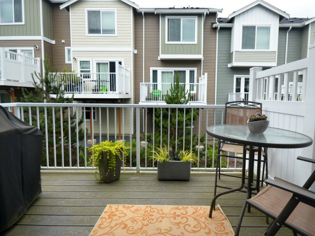 Property Photo:  15720 Manor Wy J3  WA 98087 