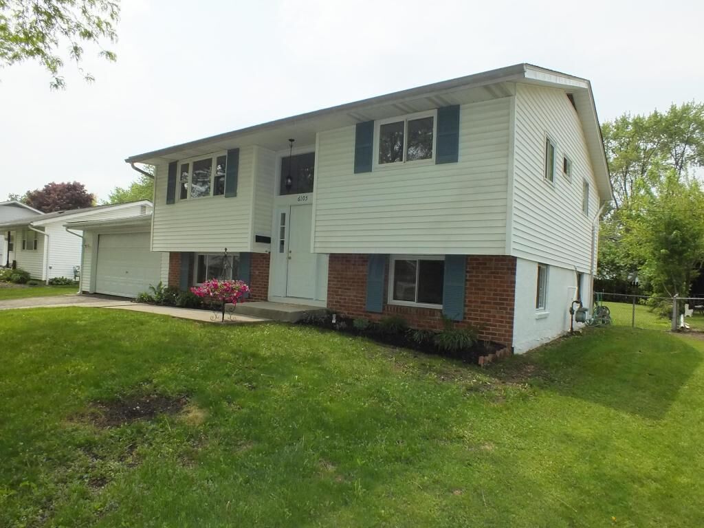 Property Photo: 6105 Burnley E Square OH 43229