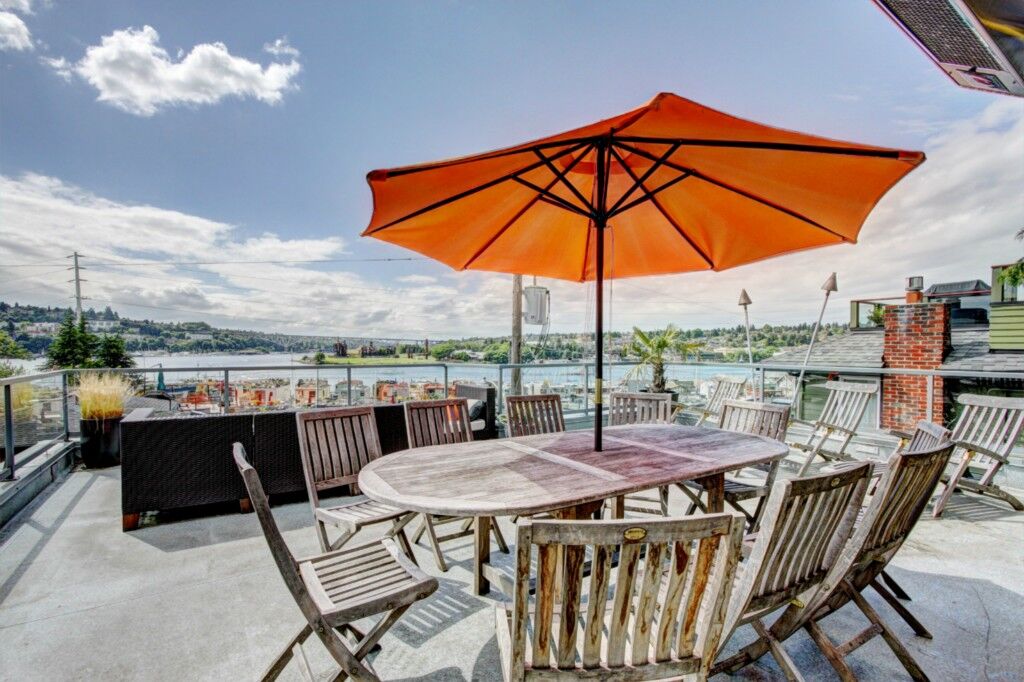 Property Photo:  2608 Yale Ave E  WA 98102 
