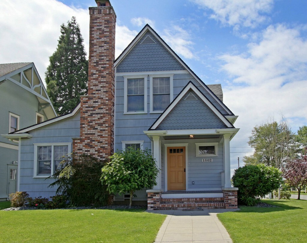 Property Photo:  1802 Rucker Ave  WA 98201 