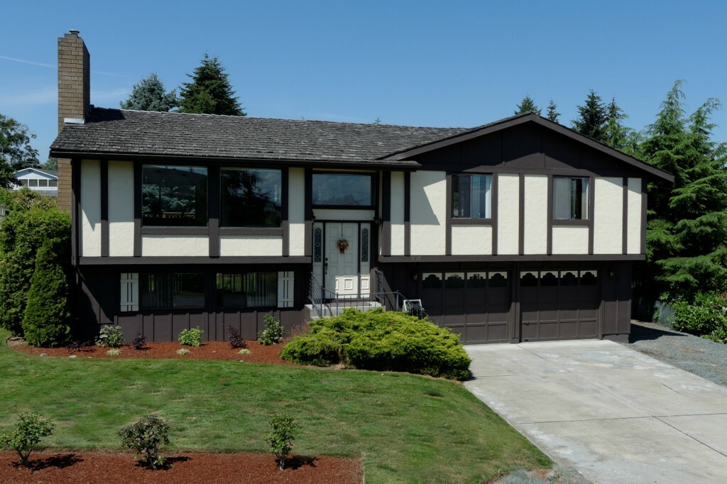 Property Photo:  3810 R Ave  WA 98221 