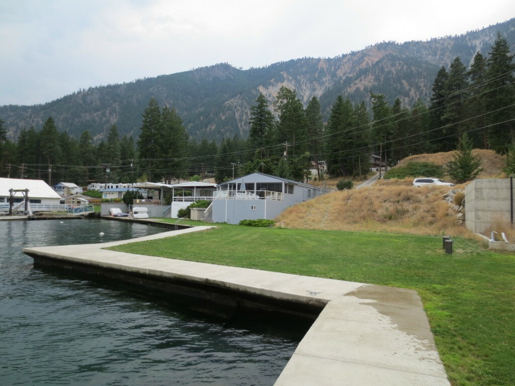 Property Photo: 12298 S Lakeshore Rd WA 98816