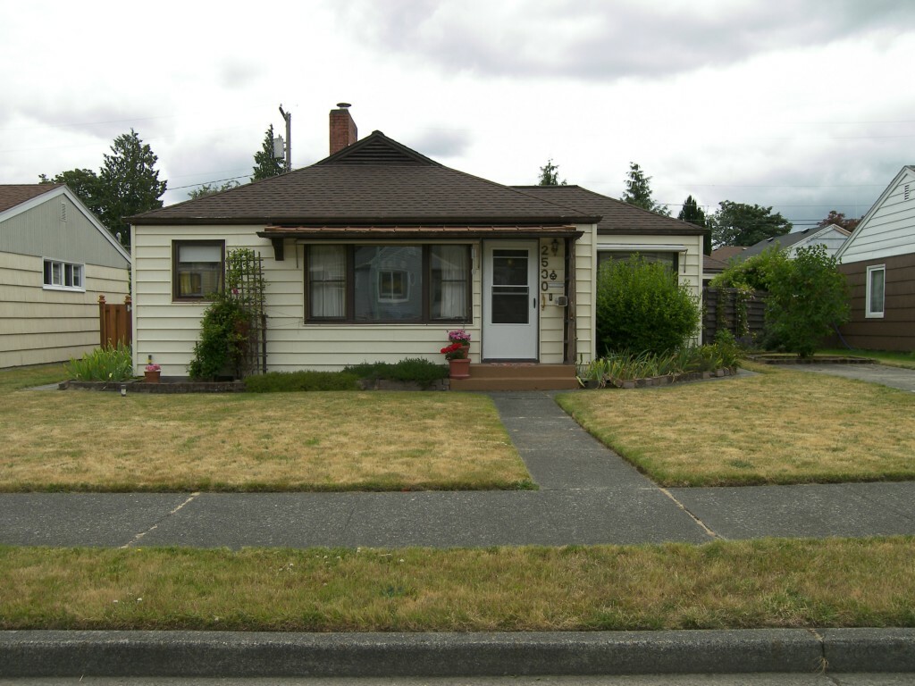 Property Photo:  2530 Veldee Ave  WA 98312 