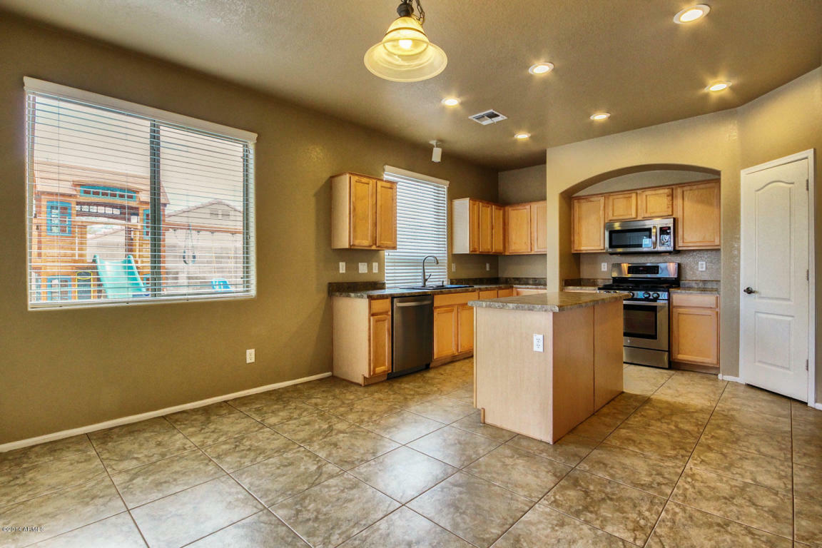 Property Photo:  641 E Saddle Way  AZ 85143 