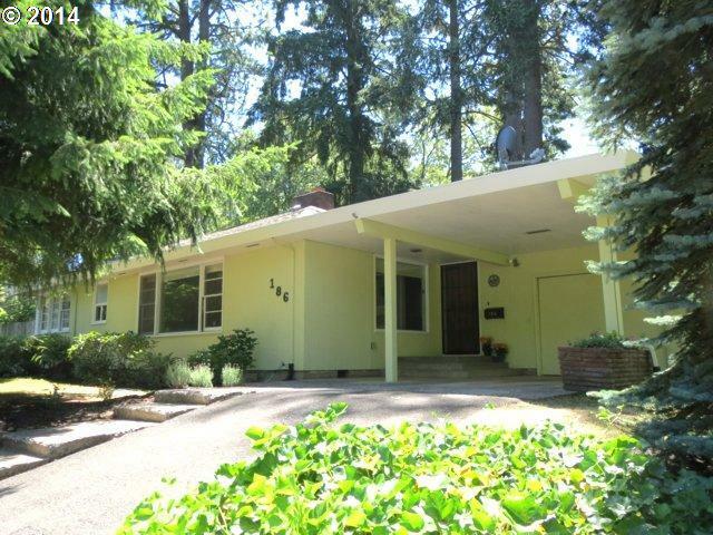 Property Photo: 186 W 36th Ave OR 97405