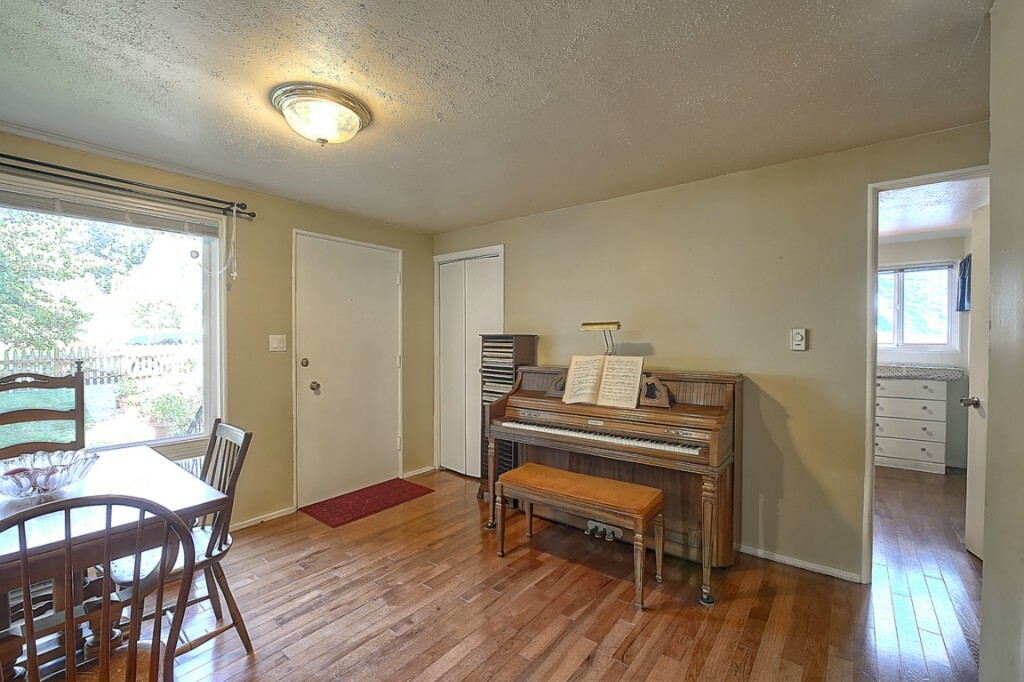 Property Photo:  305 NE 152nd St  WA 98155 