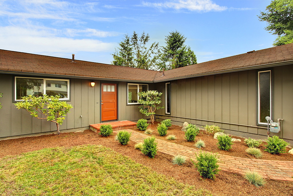 Property Photo:  611 140th Place SW  WA 98087 