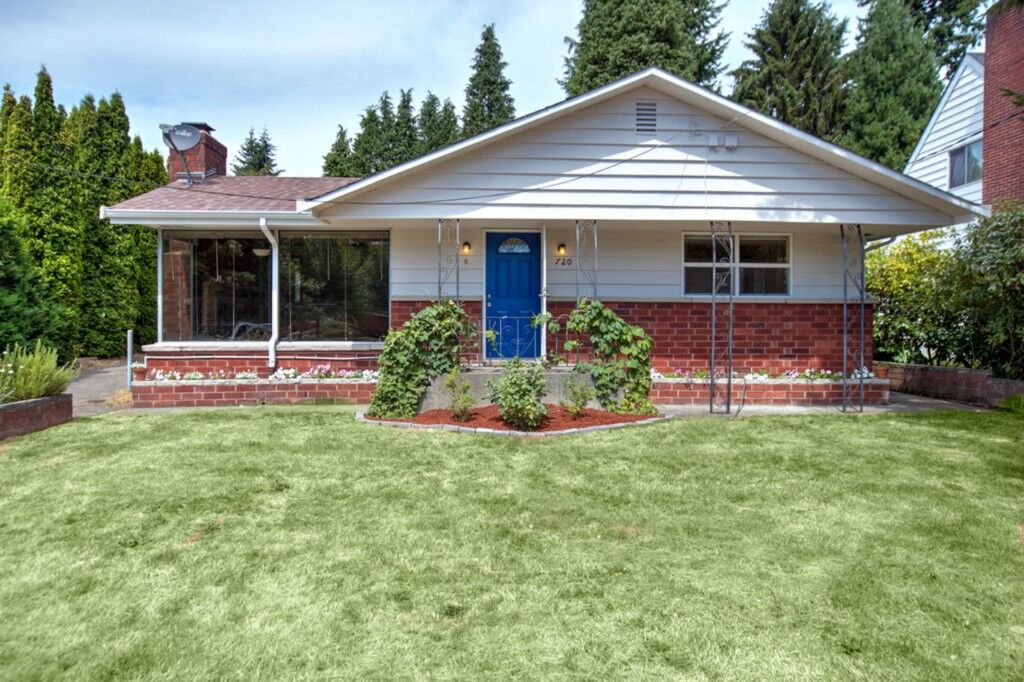Property Photo: 720 N 185th St WA 98133