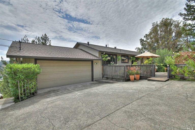 Property Photo:  33 Tralee Way  CA 94903 