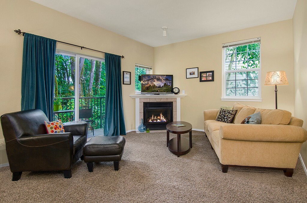 Property Photo:  1800 NE 40th St J4  WA 98056 