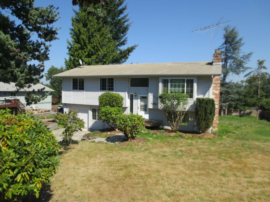 Property Photo:  9423 Woodland Ave E  WA 98371 