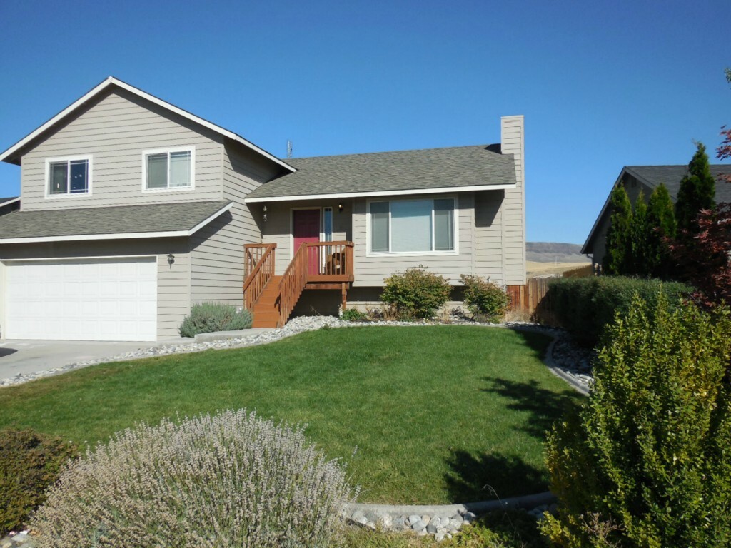 Property Photo: 2562 Aviation Dr WA 98802