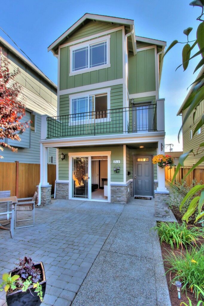 Property Photo:  913 NW 51st St  WA 98107 