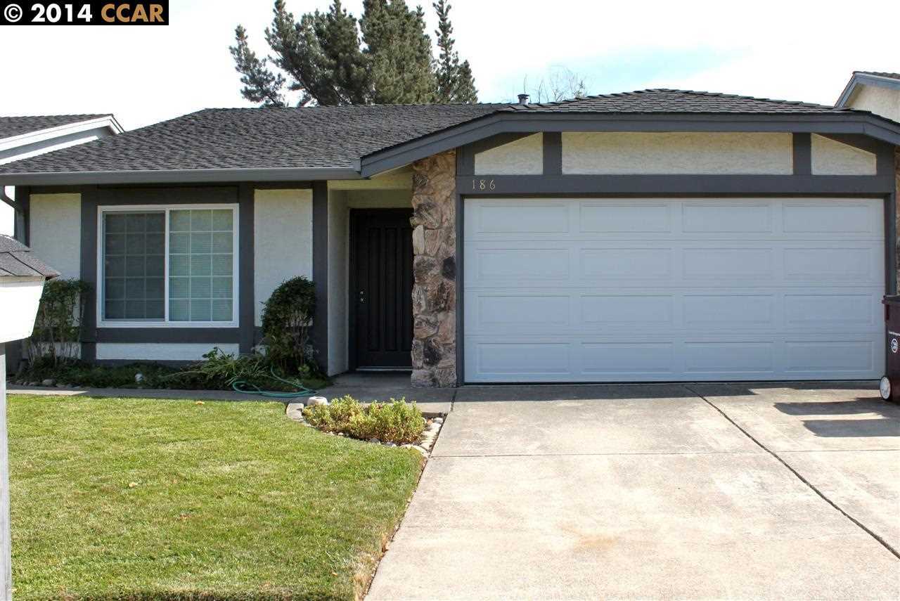 Property Photo:  186 Valdivia Cir  CA 94583-2235 