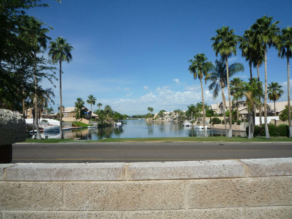 Property Photo:  1049 W Cantebria Drive  AZ 85233 