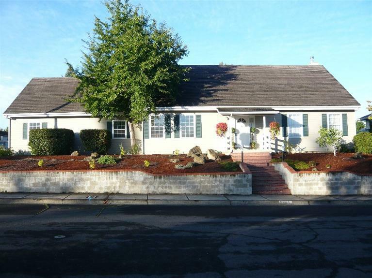 Property Photo: 2505 Huntington Lane OR 97504