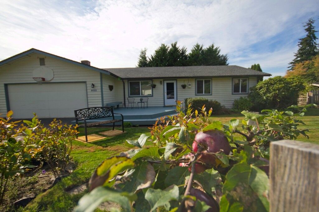 Property Photo:  6022 65th Ave SE  WA 98290 