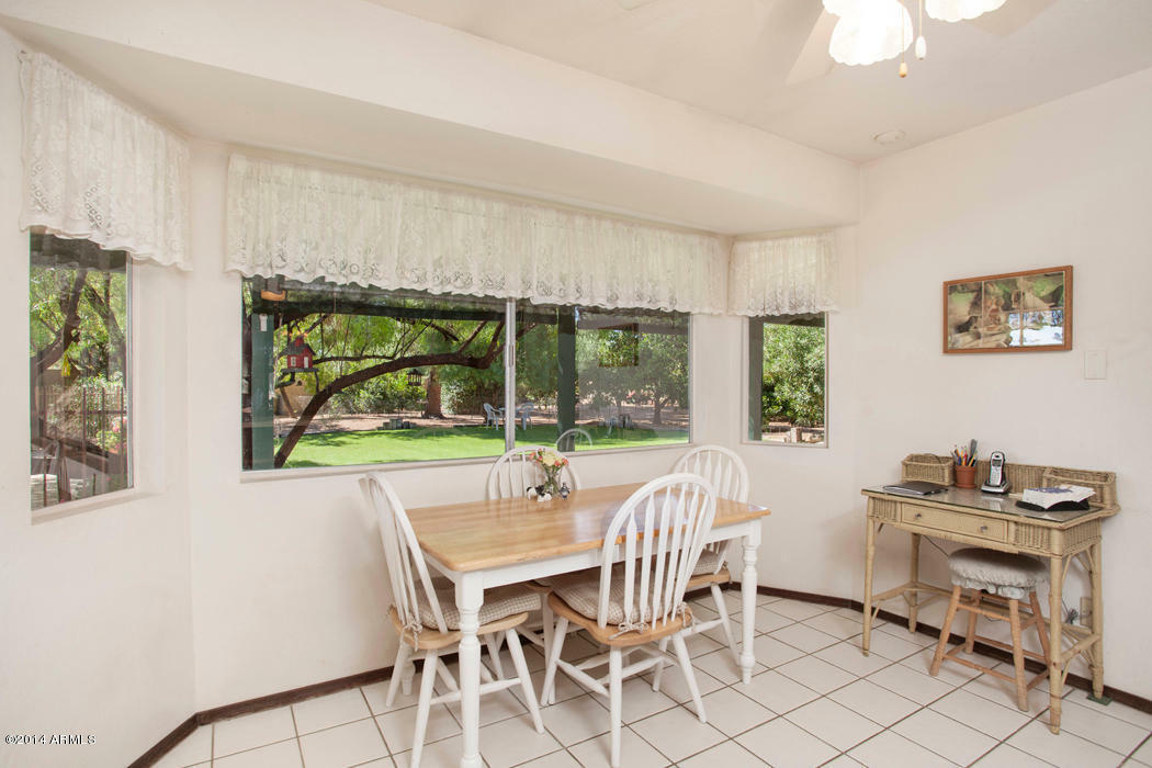 Property Photo: 10038 N 58th Place AZ 85253