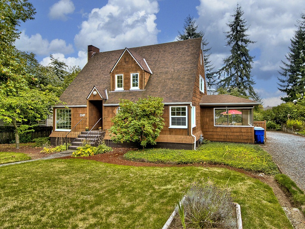 Property Photo:  2145 N 115th St  WA 98133 