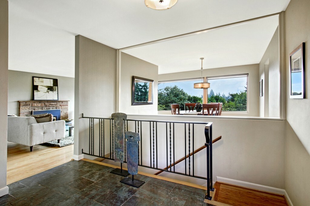 Property Photo:  4805 Stanford Ave NE  WA 98105 
