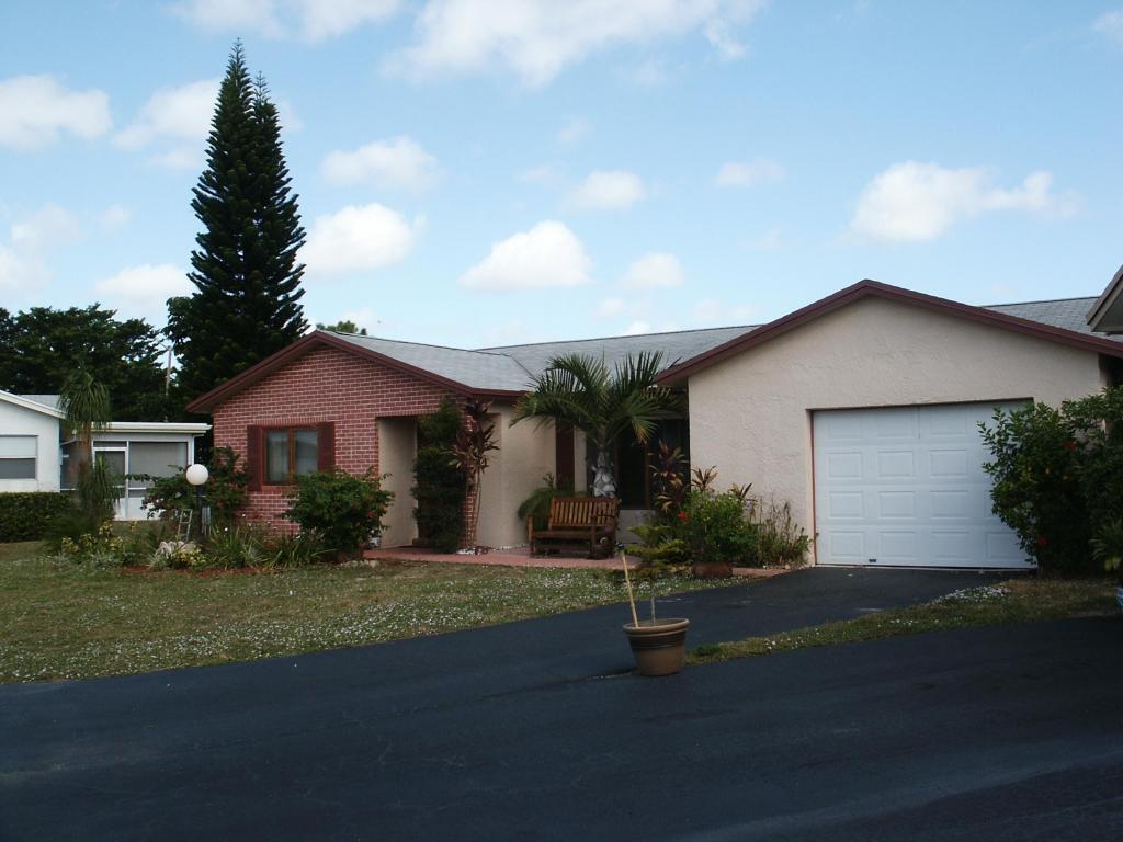 Property Photo: 4115 Pine Green Run Run FL 33467